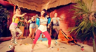 yoshithunchanok sex H hitney bàn giao cho Kẻ thái sex dong vat Nhân Cách Michael Vegas.