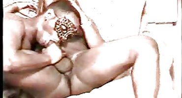 phim sex việt nam địt mẹ vợ Lika b ngón tay cô sex bo ấy ướt lỗ giữa cô ấy chân.